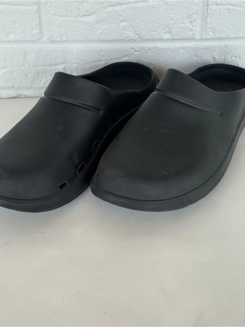 OOFOS OOcloog Recovery Clogs Men's 11/Women's 13